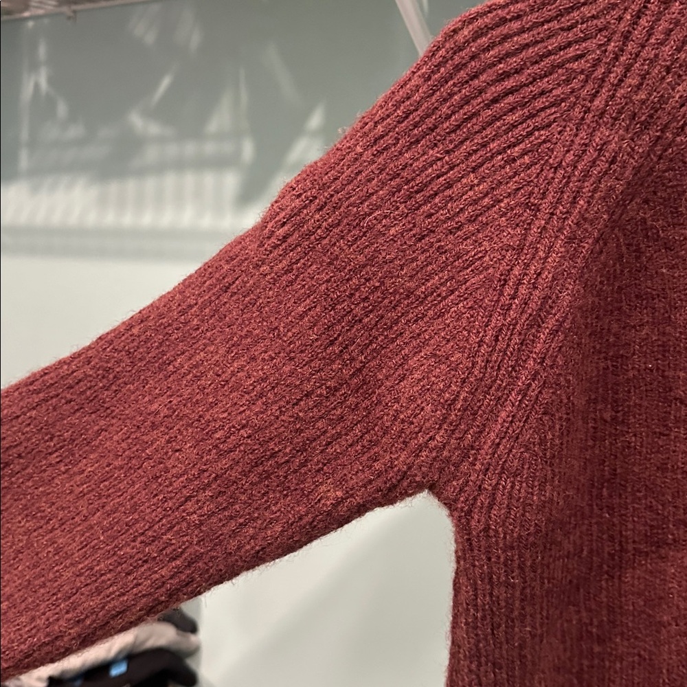 Peregrine 100% wool burgundy sweater - Picture 4 of 7